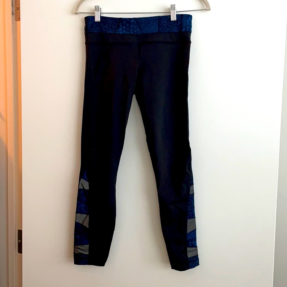Lululemon Black with Blue Print Leggings size 6